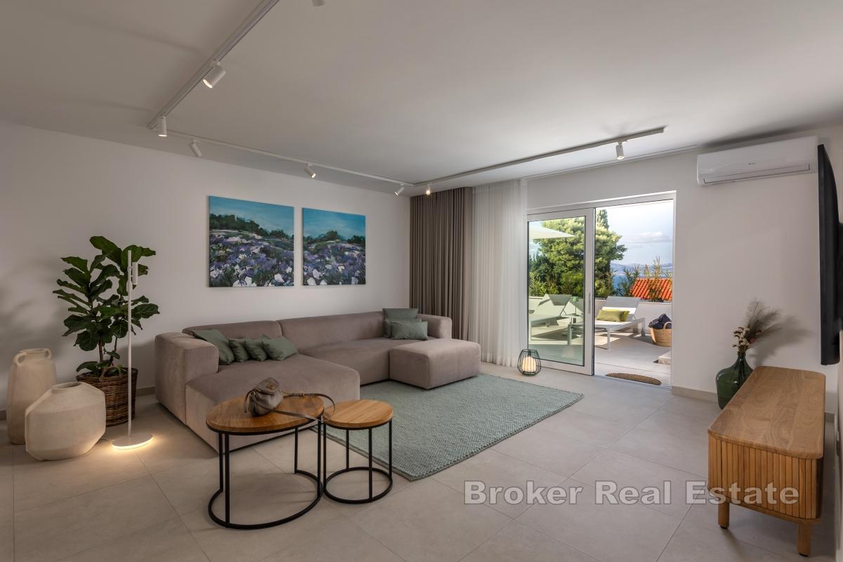 Каменная вилла с видом на море