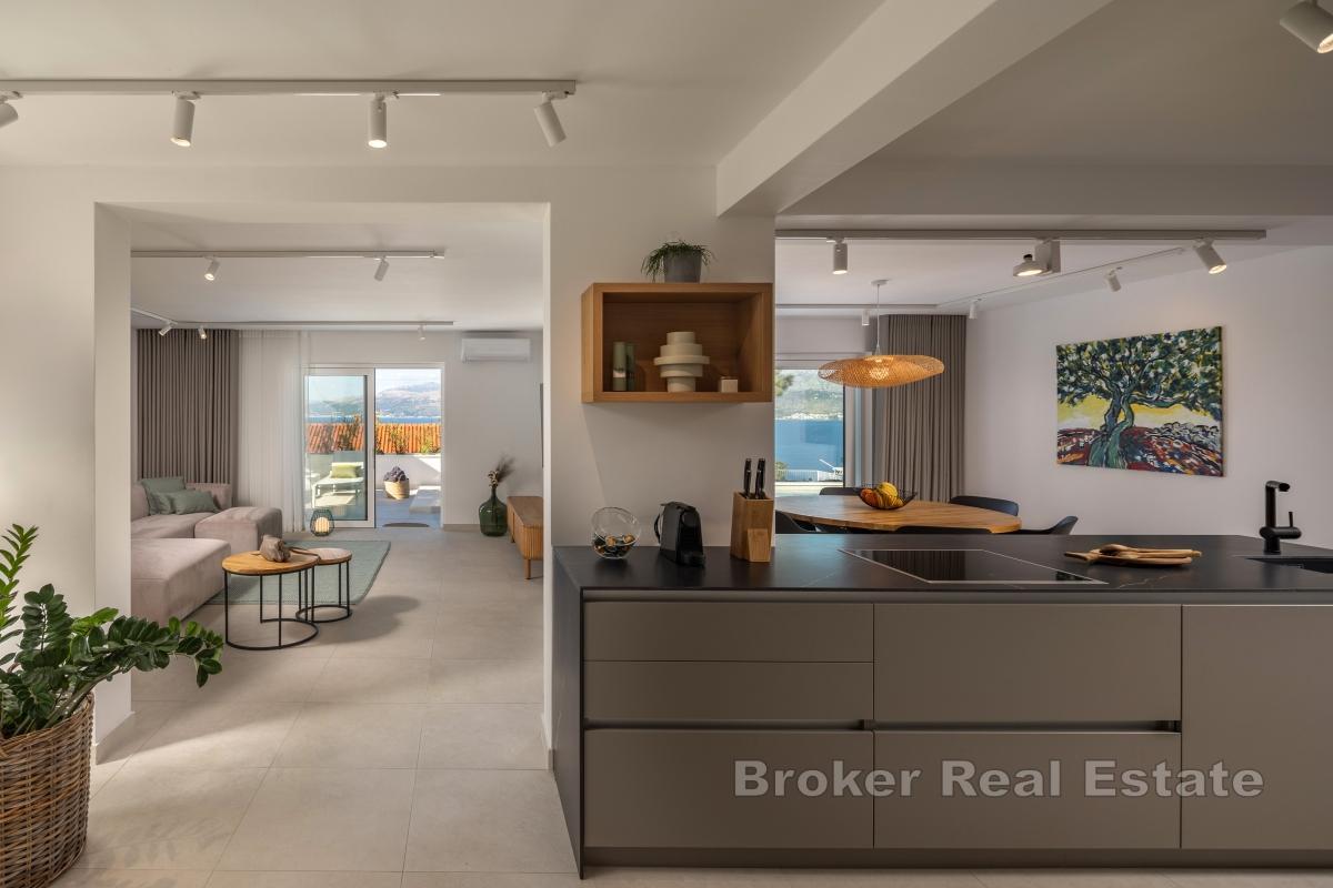 Kamenná vila s výhledem na moře