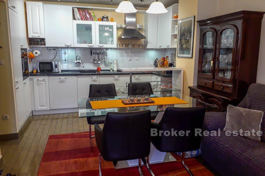 Wygodny apartament z 3 sypialniami i tarasem, Pujanke