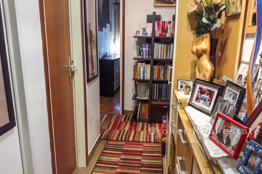 Wygodny apartament z 3 sypialniami i tarasem, Pujanke