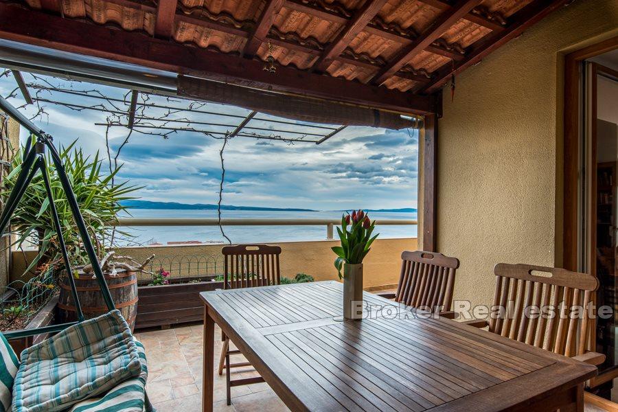 Penthouse with terrace and sea view, Mertojak