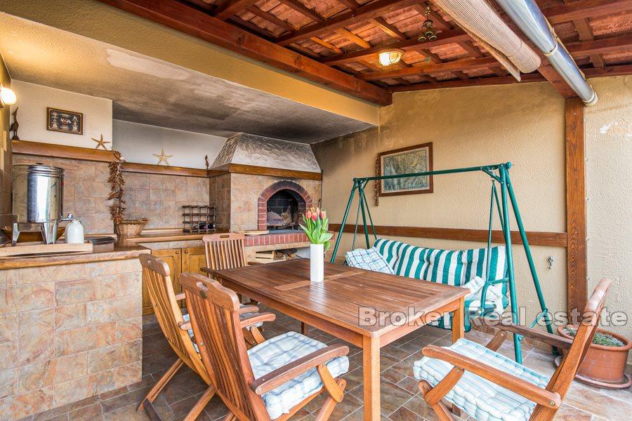 Penthouse with terrace and sea view, Mertojak