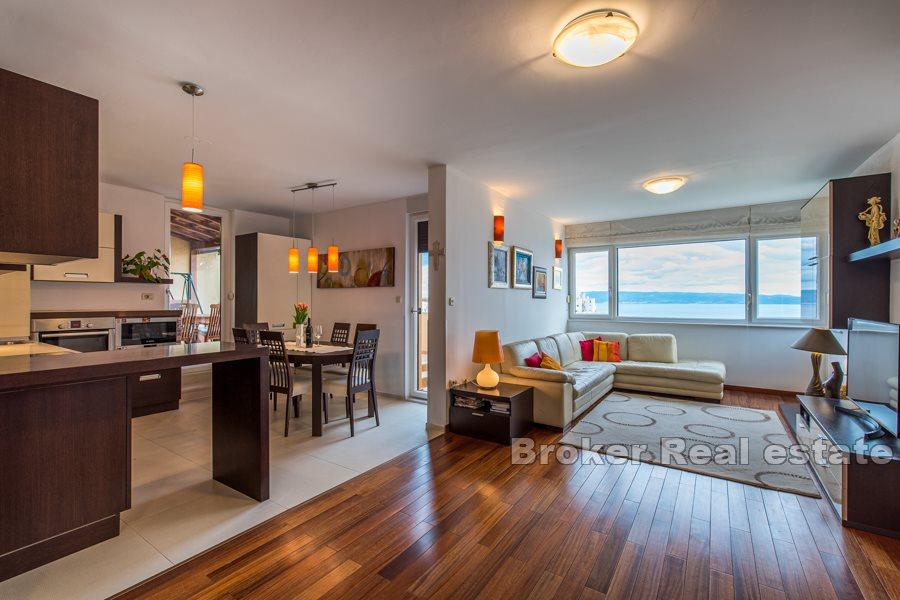 Penthouse with terrace and sea view, Mertojak