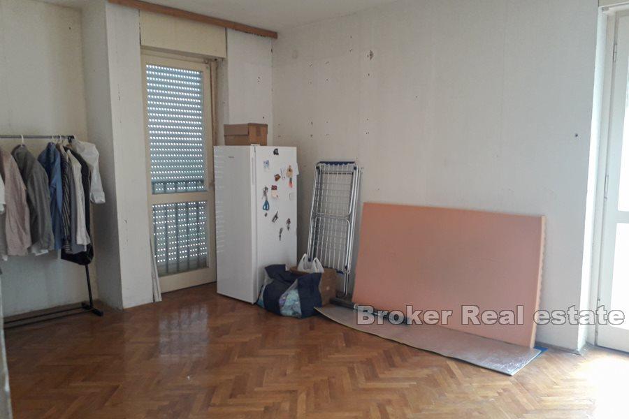 Comfortable four bedroom apartment, Spinut