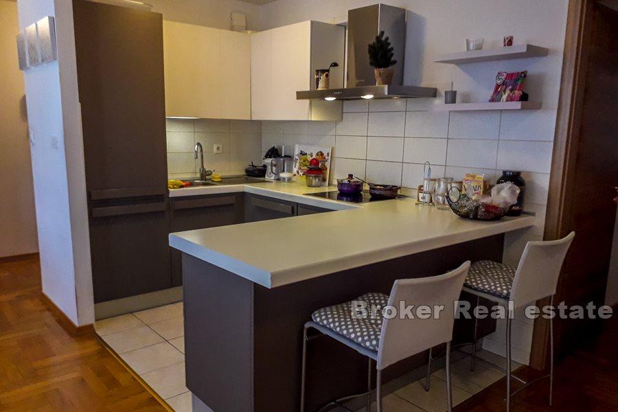 Comfortable three bedroom apartment, Znjan