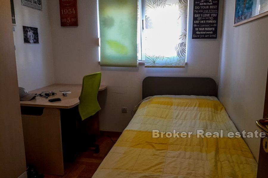 Komfortable Wohnung mit drei Schlafzimmern, Znjan