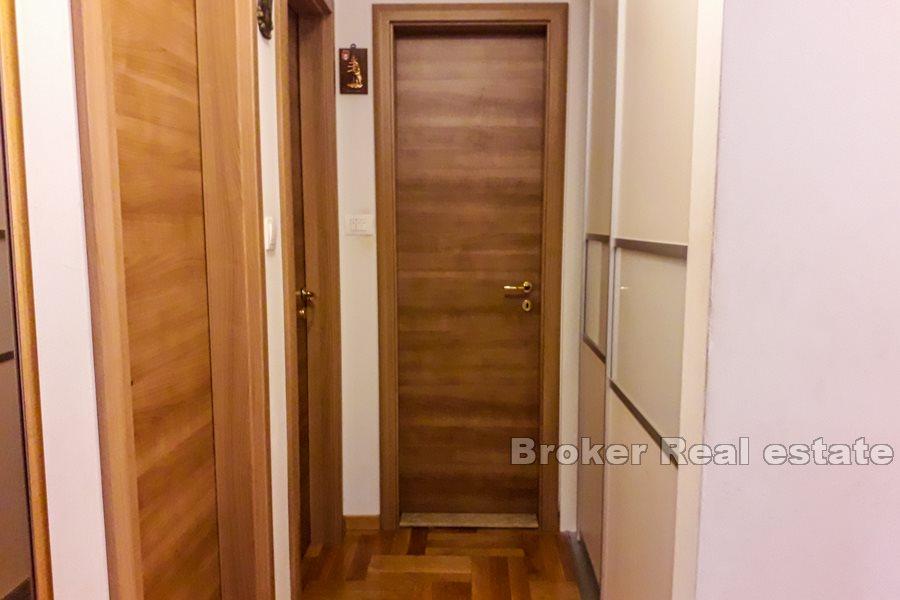 Komfortable Wohnung mit drei Schlafzimmern, Znjan