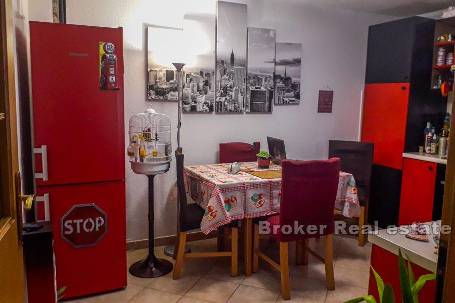 Просторная трехкомнатная квартира, Сплит центр