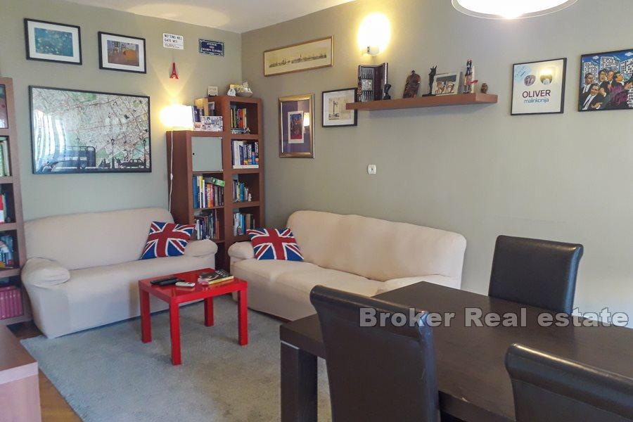 Komfortable 2-Zimmer-Wohnung mit Loggia, Plokite