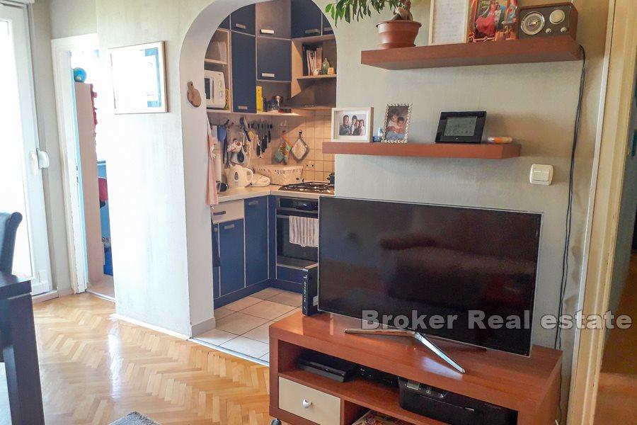 Comfortable 2-bedroom apartment with loggia, Plokite