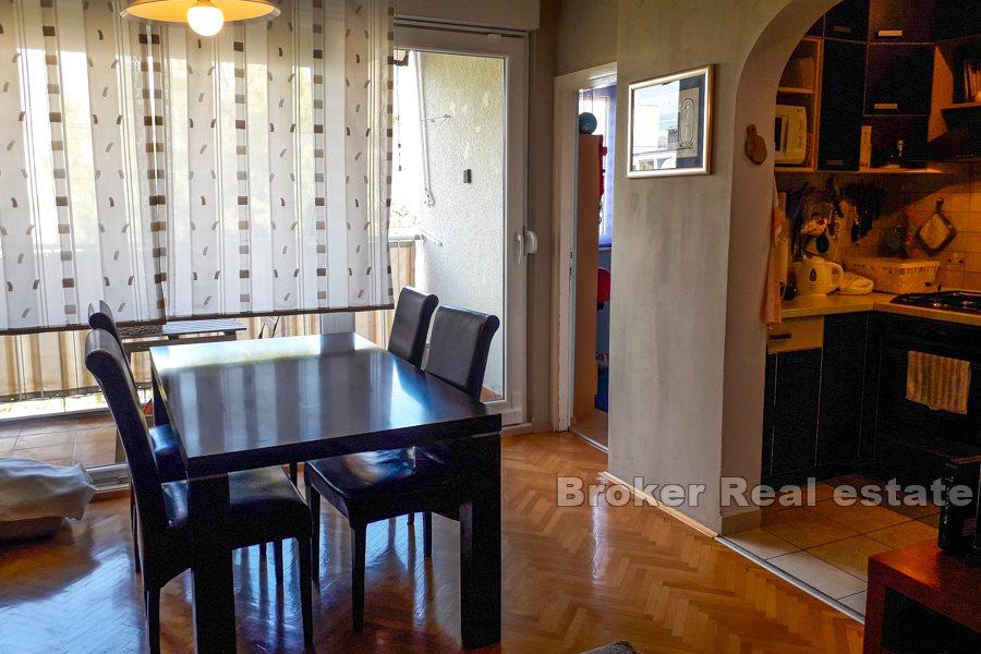 Comfortable 2-bedroom apartment with loggia, Plokite