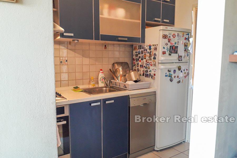 Comfortable 2-bedroom apartment with loggia, Plokite