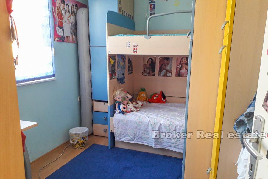 Confortevole appartamento con 2 camere da letto con loggia, Plokite