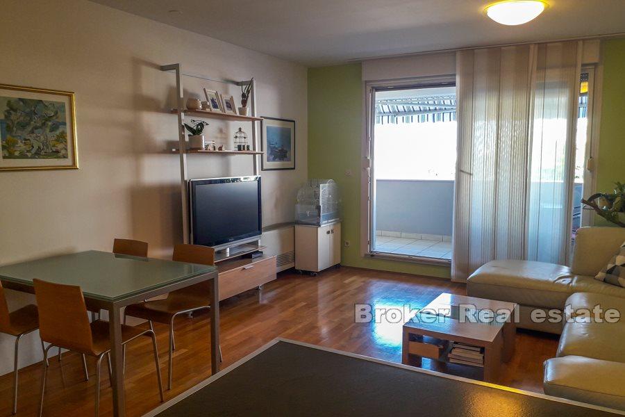 Three bedroom apartment with terrace, Znjan