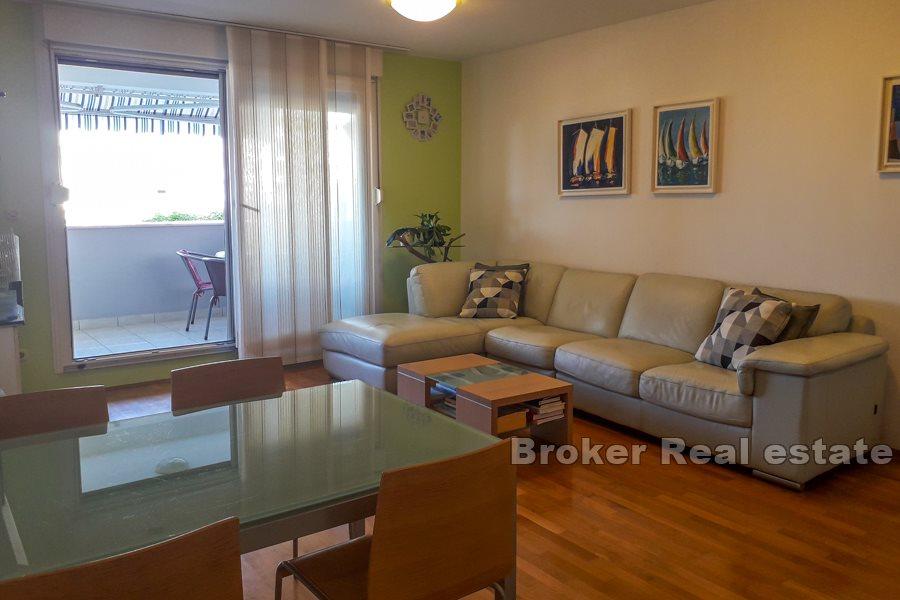 Apartament z trzema sypialniami i tarasem, Znjan