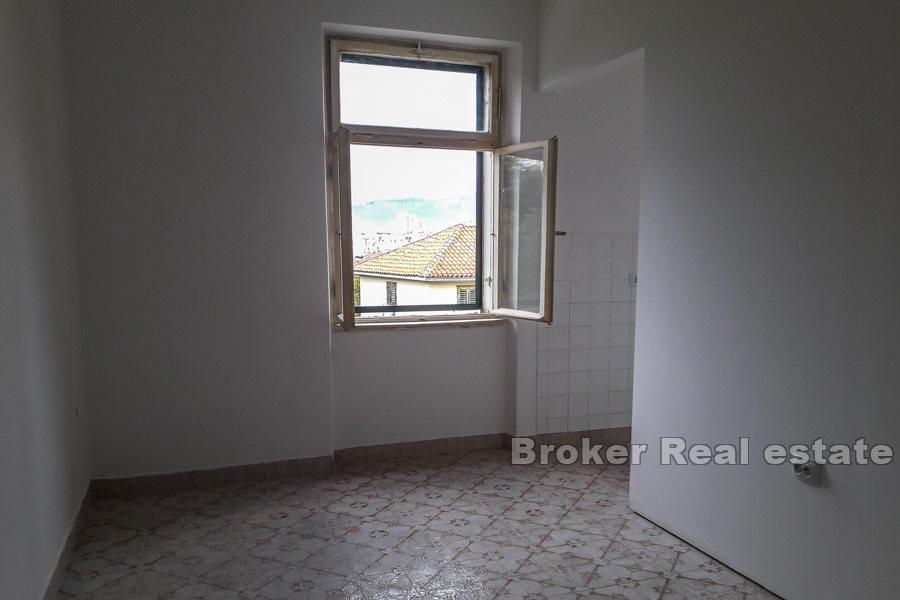 Appartement confortable de trois chambres, Marjan