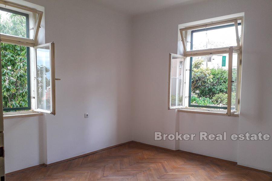 Уютная трехкомнатная квартира, Марьян