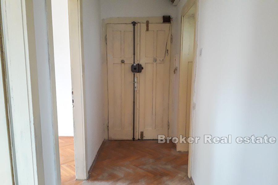 Уютная трехкомнатная квартира, Марьян