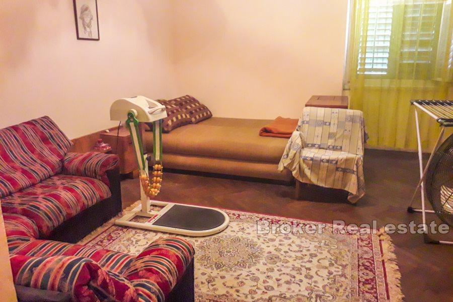 Comfortable three bedroom apartment, Pojisan