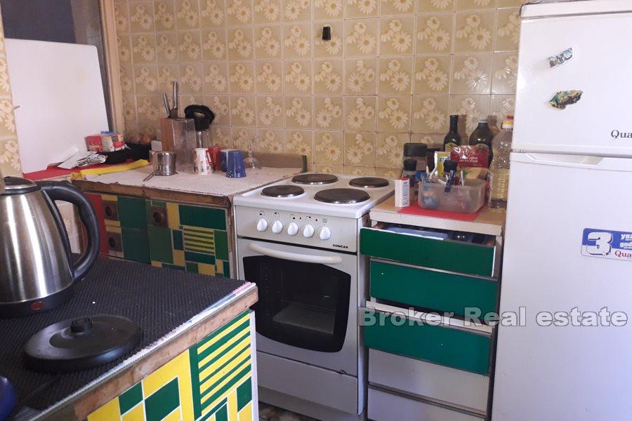 Komfortable Wohnung mit drei Schlafzimmern, Pojisan