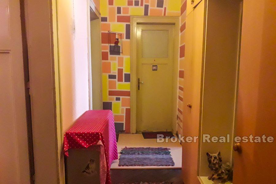 Komfortable Wohnung mit drei Schlafzimmern, Pojisan