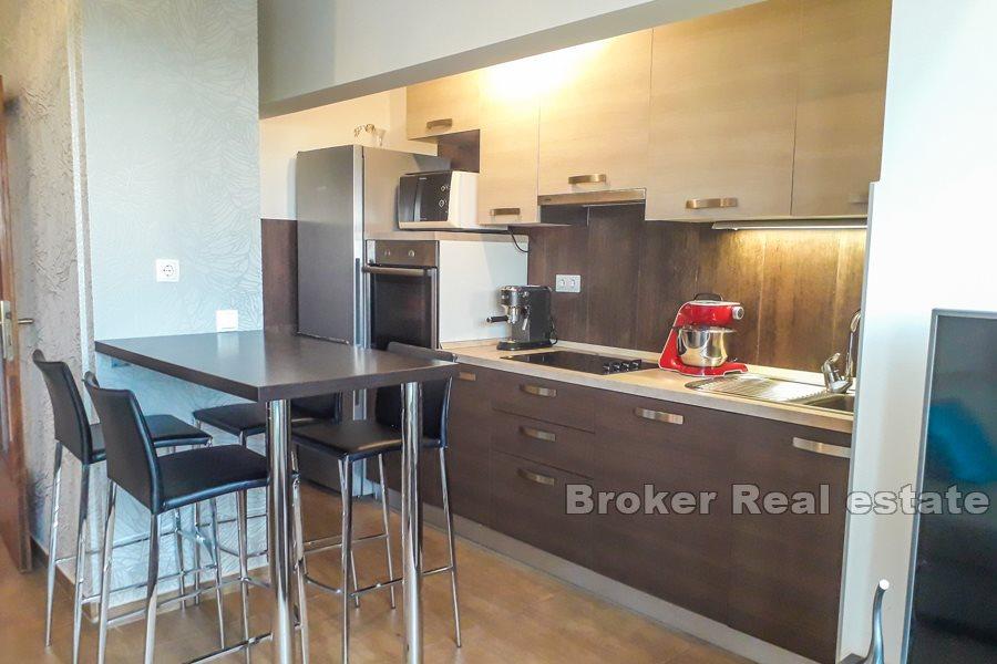 Appartamento con due camere da letto recentemente ristrutturato con loggia, Split 3
