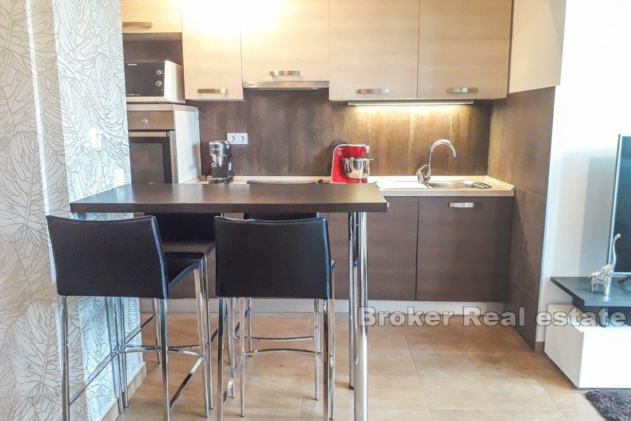 Appartamento con due camere da letto recentemente ristrutturato con loggia, Split 3