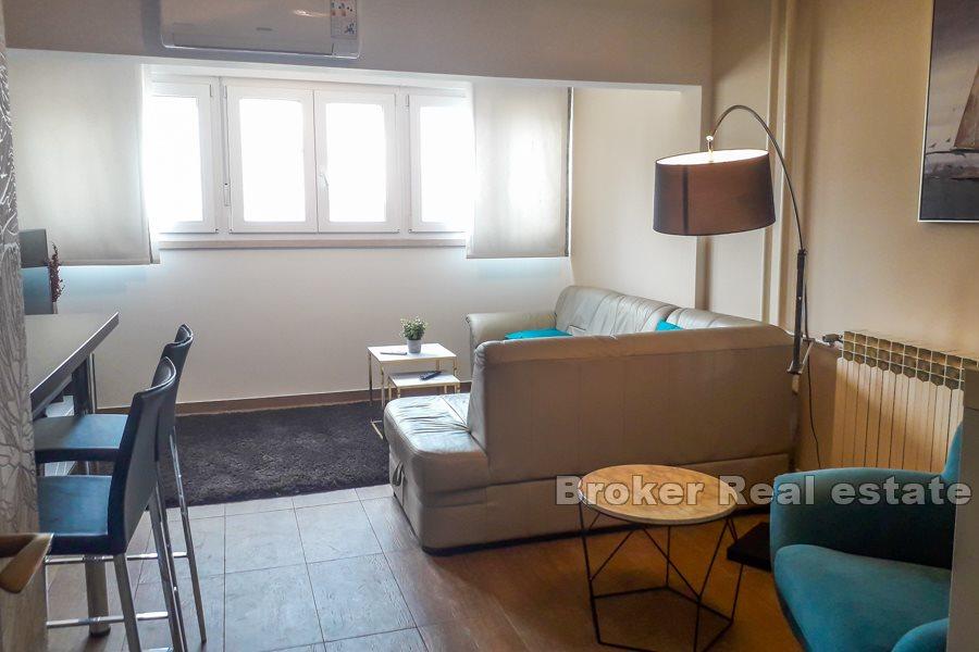 Appartamento con due camere da letto recentemente ristrutturato con loggia, Split 3