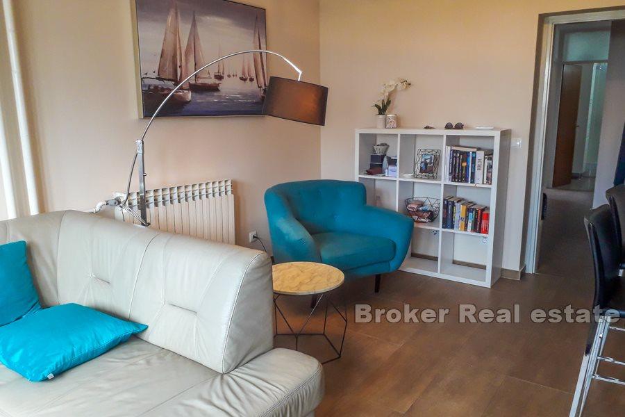 Appartamento con due camere da letto recentemente ristrutturato con loggia, Split 3