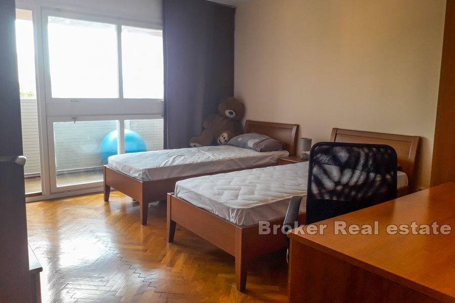 Appartamento con due camere da letto recentemente ristrutturato con loggia, Split 3