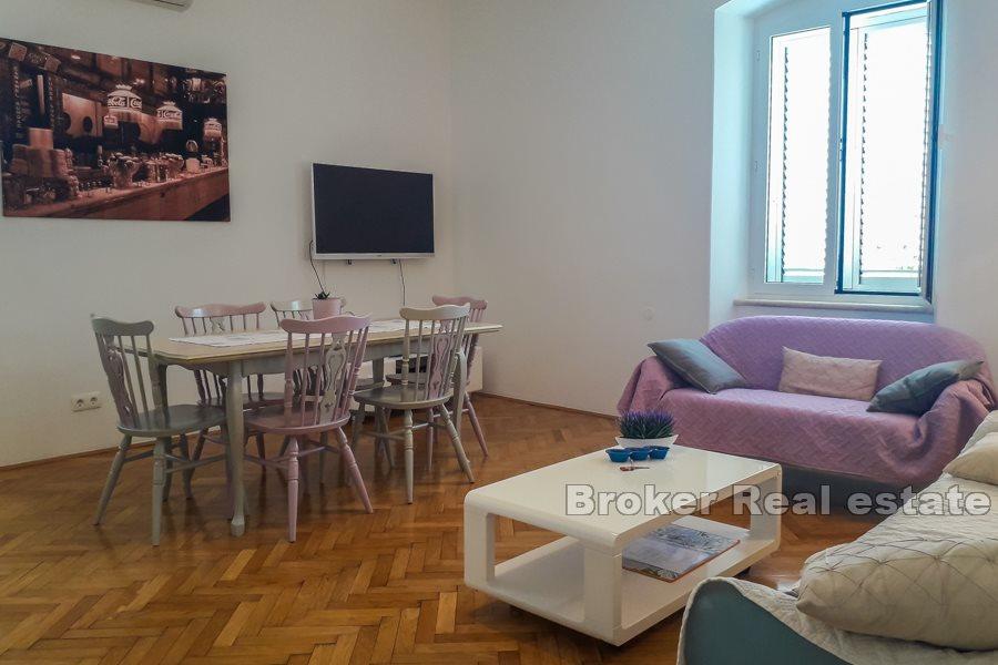 Renoviran trosoban stan, Centar