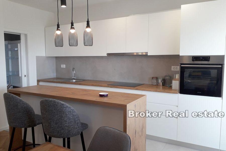 Nyrenoverad lägenhet med havsutsikt, Gripe