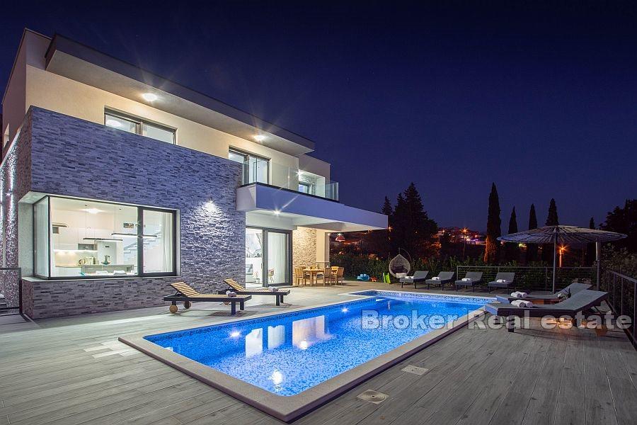 Luxury villa with sea view