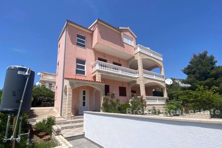 Attractive house with apartments, first row to the sea