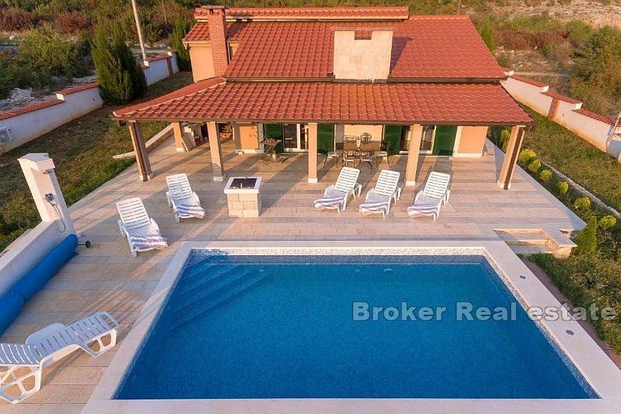 Modernes Haus mit Pool in der Nähe von Split