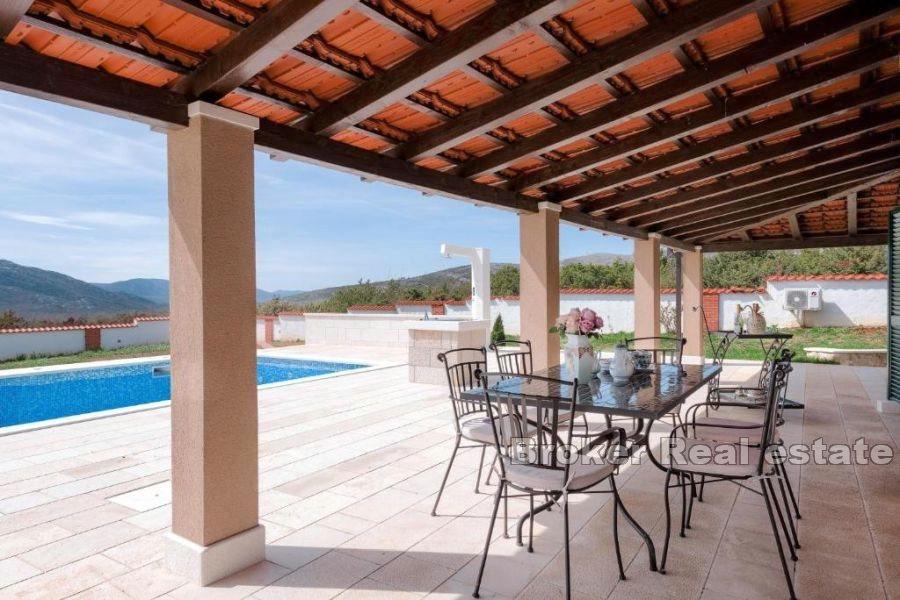 Modernes Haus mit Pool in der Nähe von Split