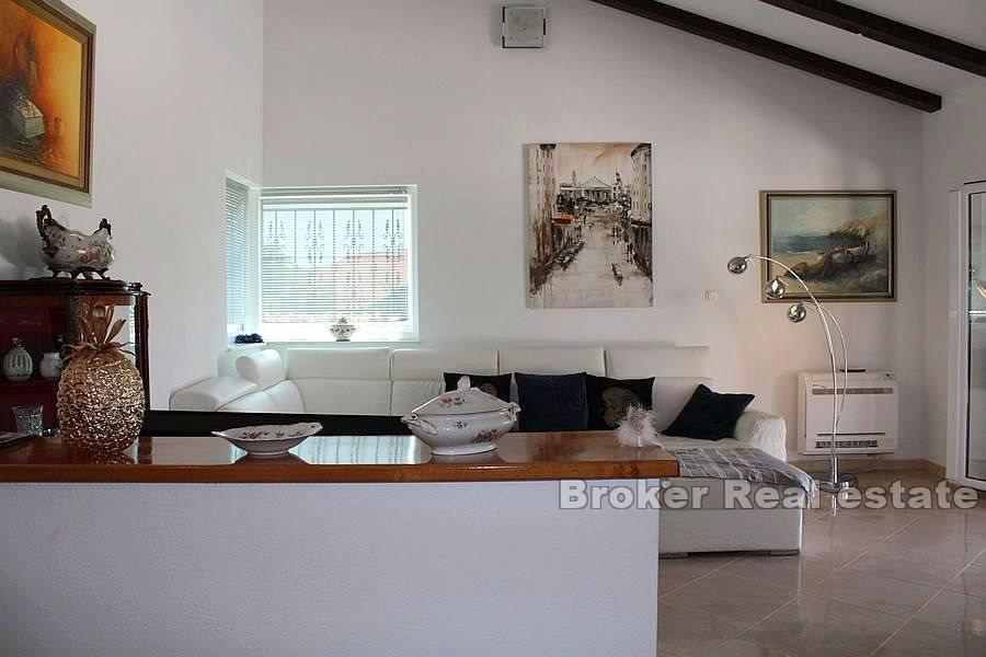 Modernes Haus mit Pool in der Nähe von Split