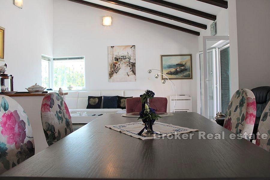 Modernes Haus mit Pool in der Nähe von Split