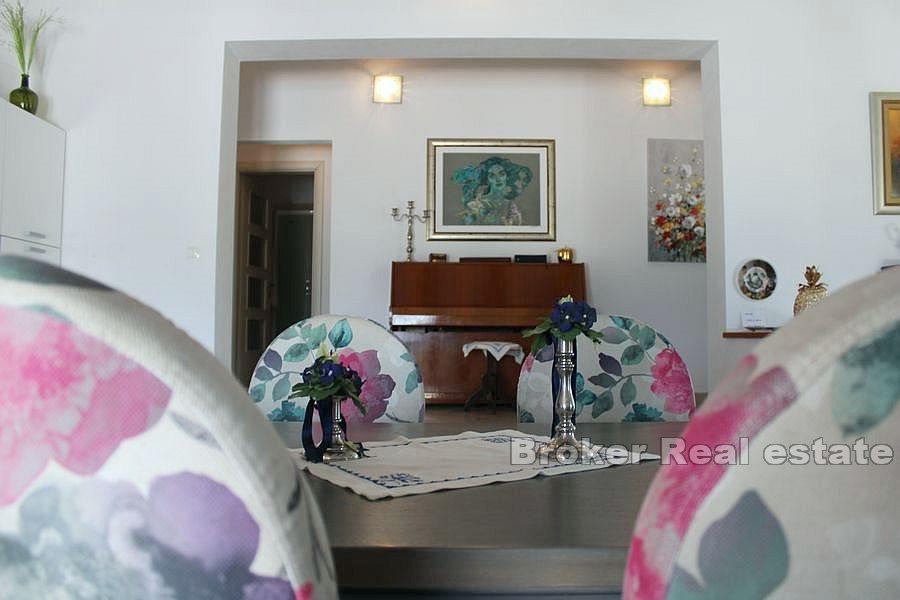 Moderní dům s bazénem poblíž Splitu