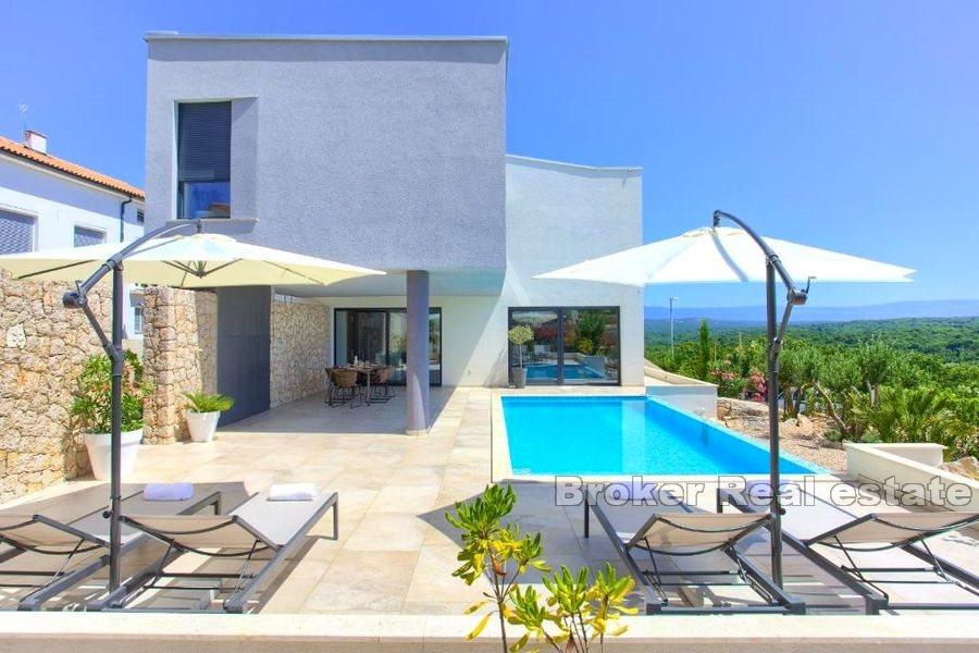 Lyxvilla med havsutsikt