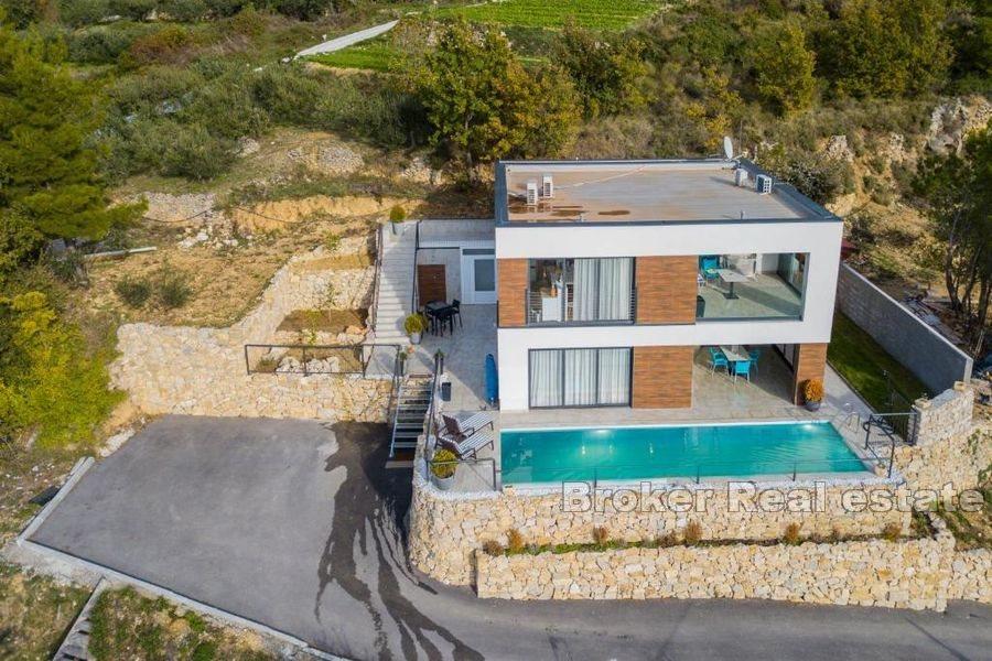 Modern villa med öppen havsutsikt