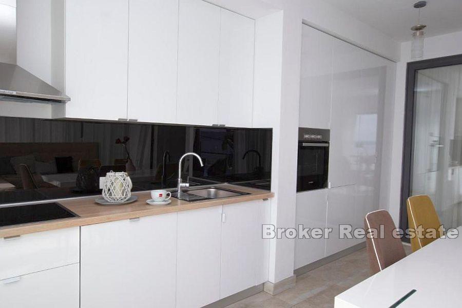 Modern villa med öppen havsutsikt