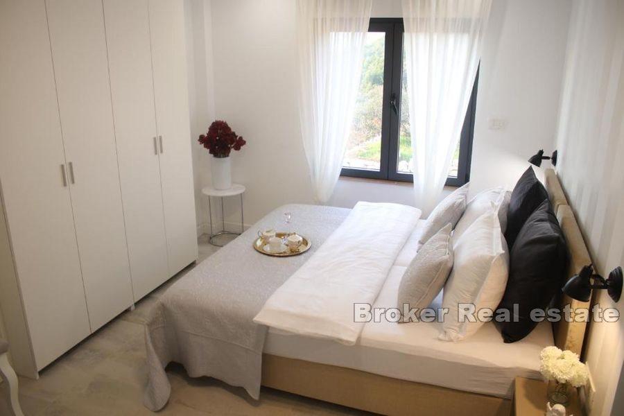 Modern villa med öppen havsutsikt