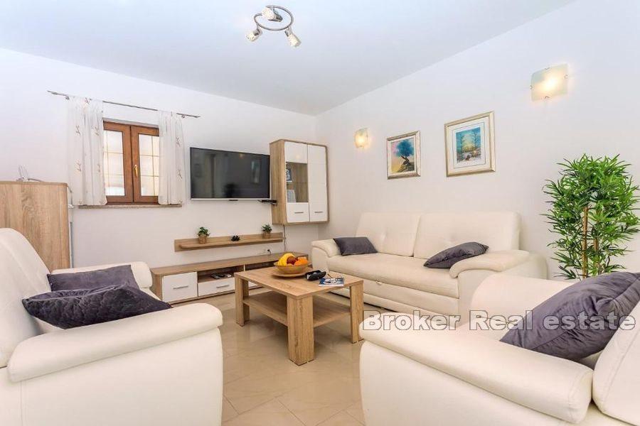 Dům s bazénem na samotě