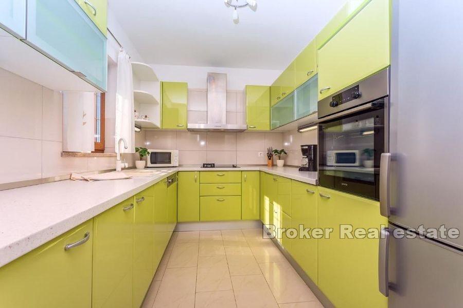 Dům s bazénem na samotě