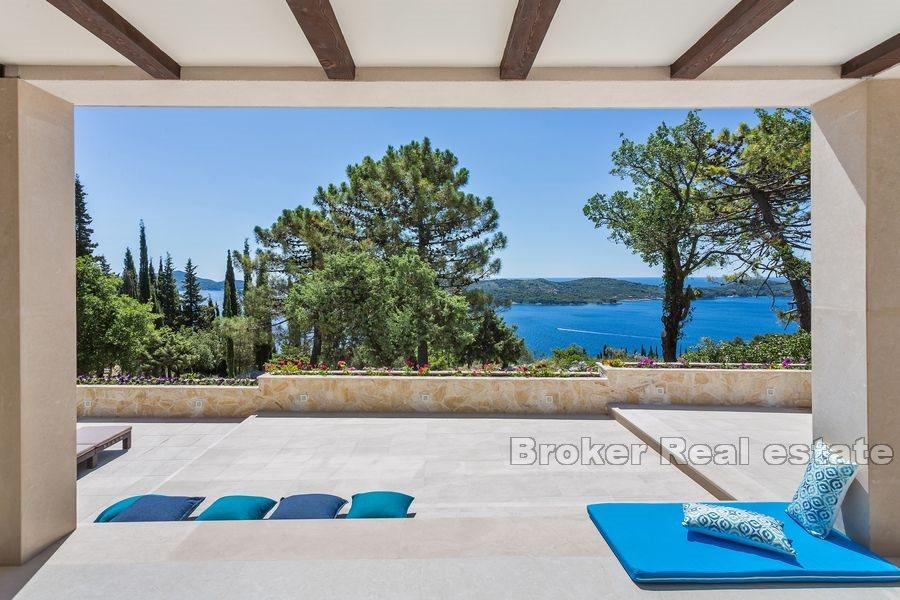 Lyxig villa med panoramautsikt över havet