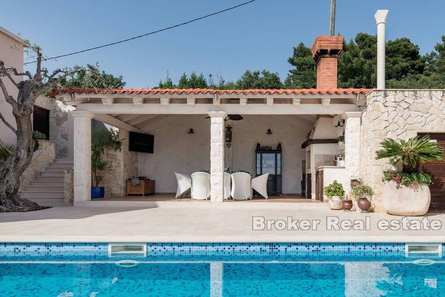 Lyxig villa med panoramautsikt över havet