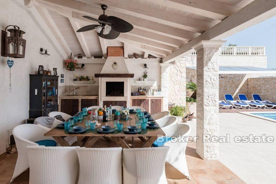 Lyxig villa med panoramautsikt över havet