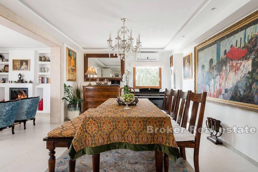 Lyxig villa med panoramautsikt över havet