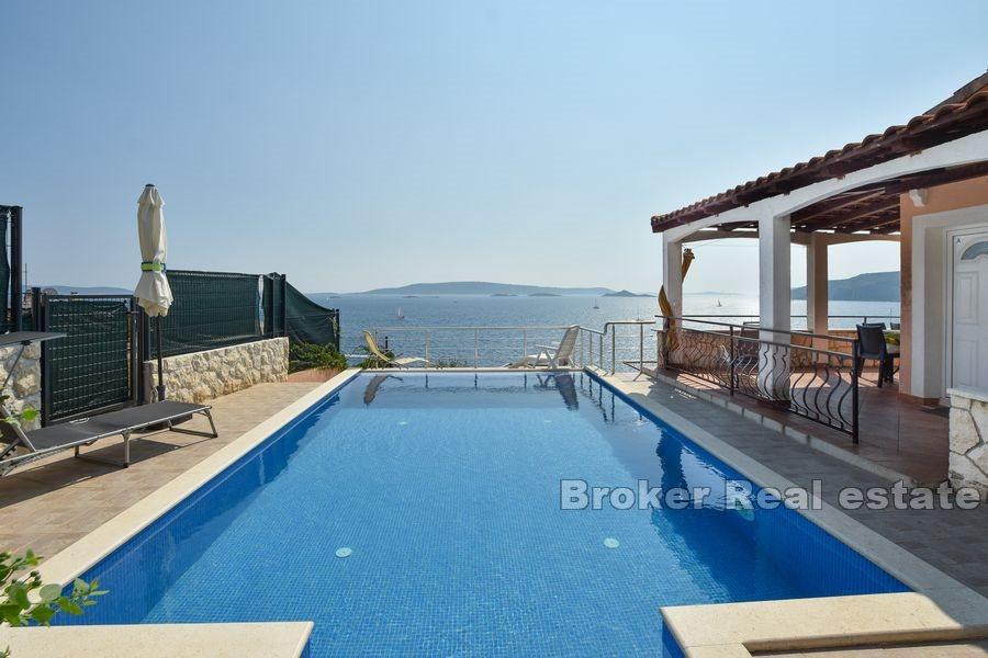 Haus mit Pool und Panoramablick